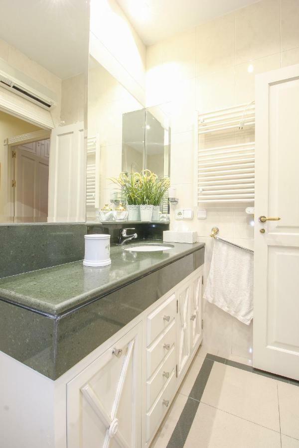 Apartamento La Feria Appartement Sevilla Buitenkant foto